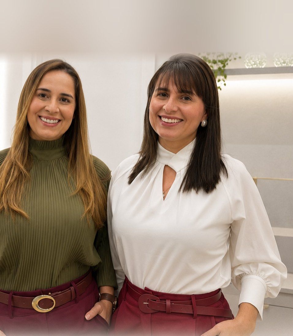 As doutoras Renata e Juliana na recepção da clínica